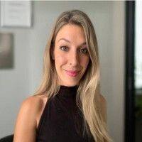 Ezzatvar De Llago, Yasmin Pamela